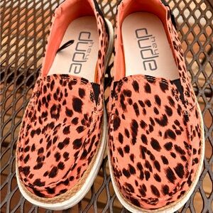 Pink leopard skin Hey Dudes shoes size 7